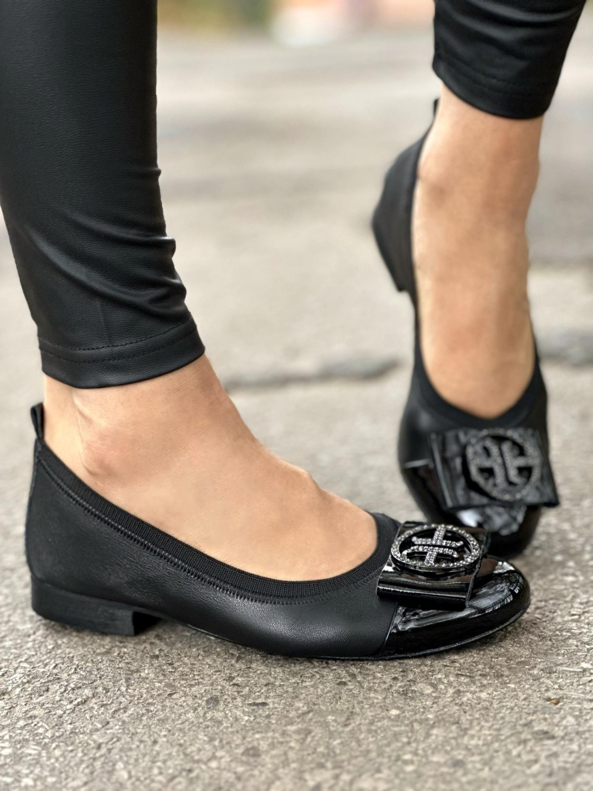 Czarne baleriny damskie skórzane