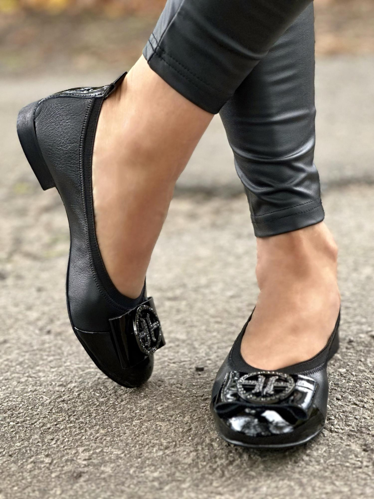 Czarne baleriny damskie skórzane