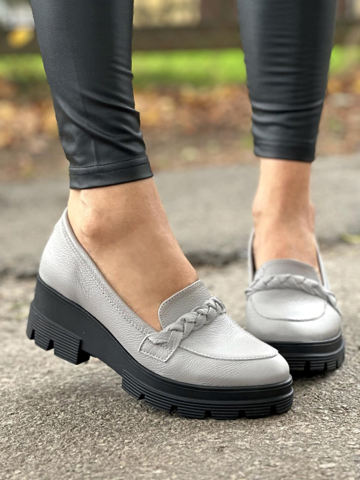 Szare mokasyny damskie skórzane