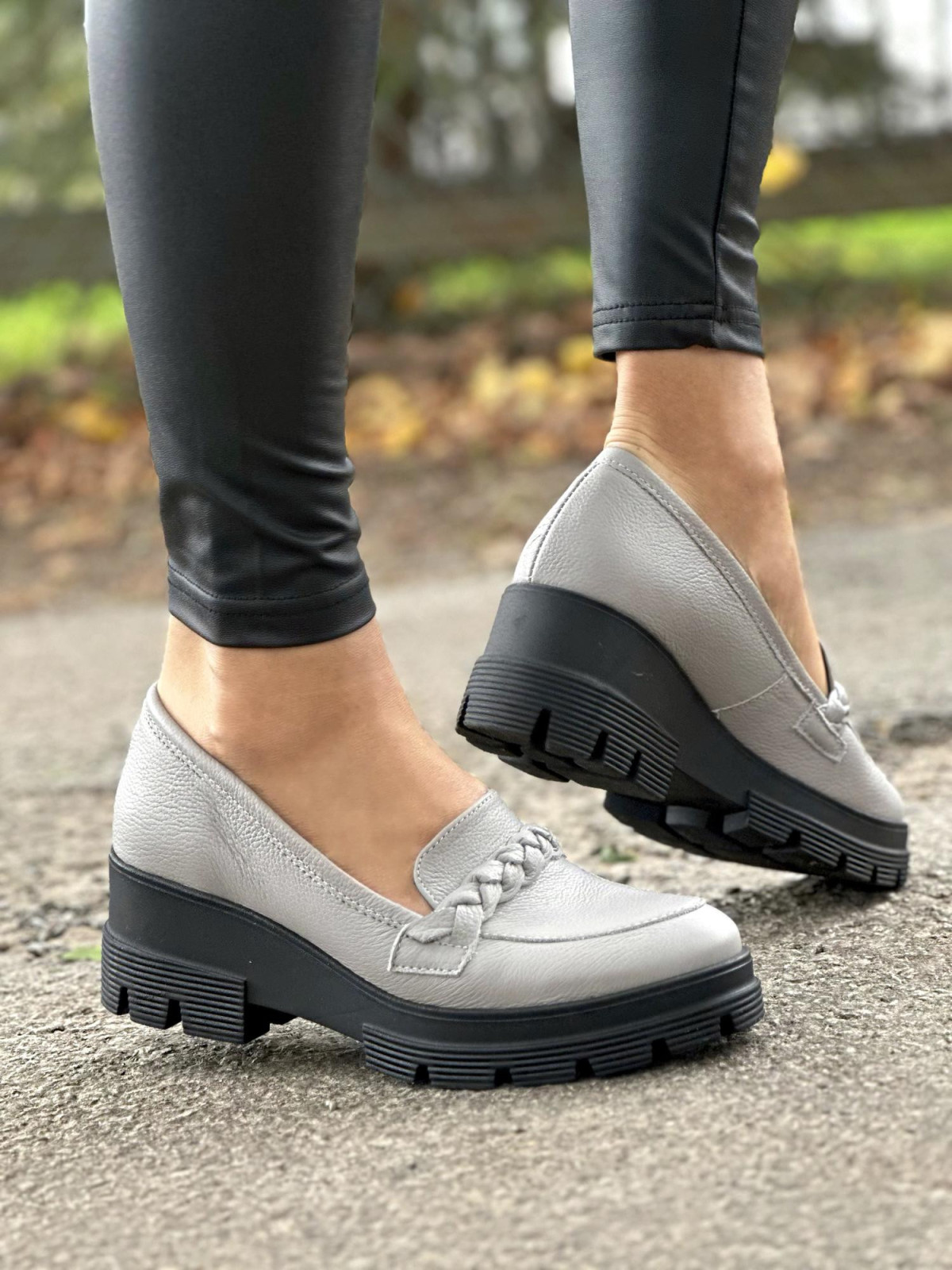 Szare mokasyny damskie skórzane