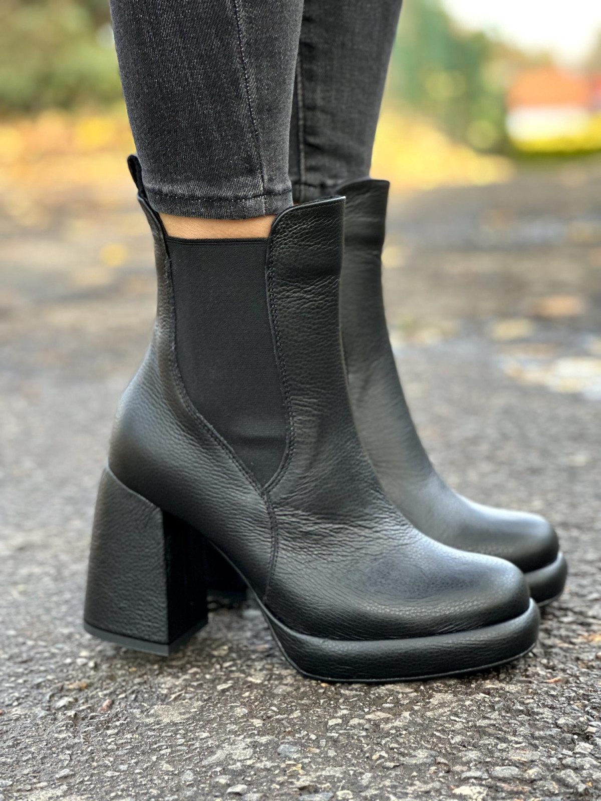 Czarne botki damskie skórzane