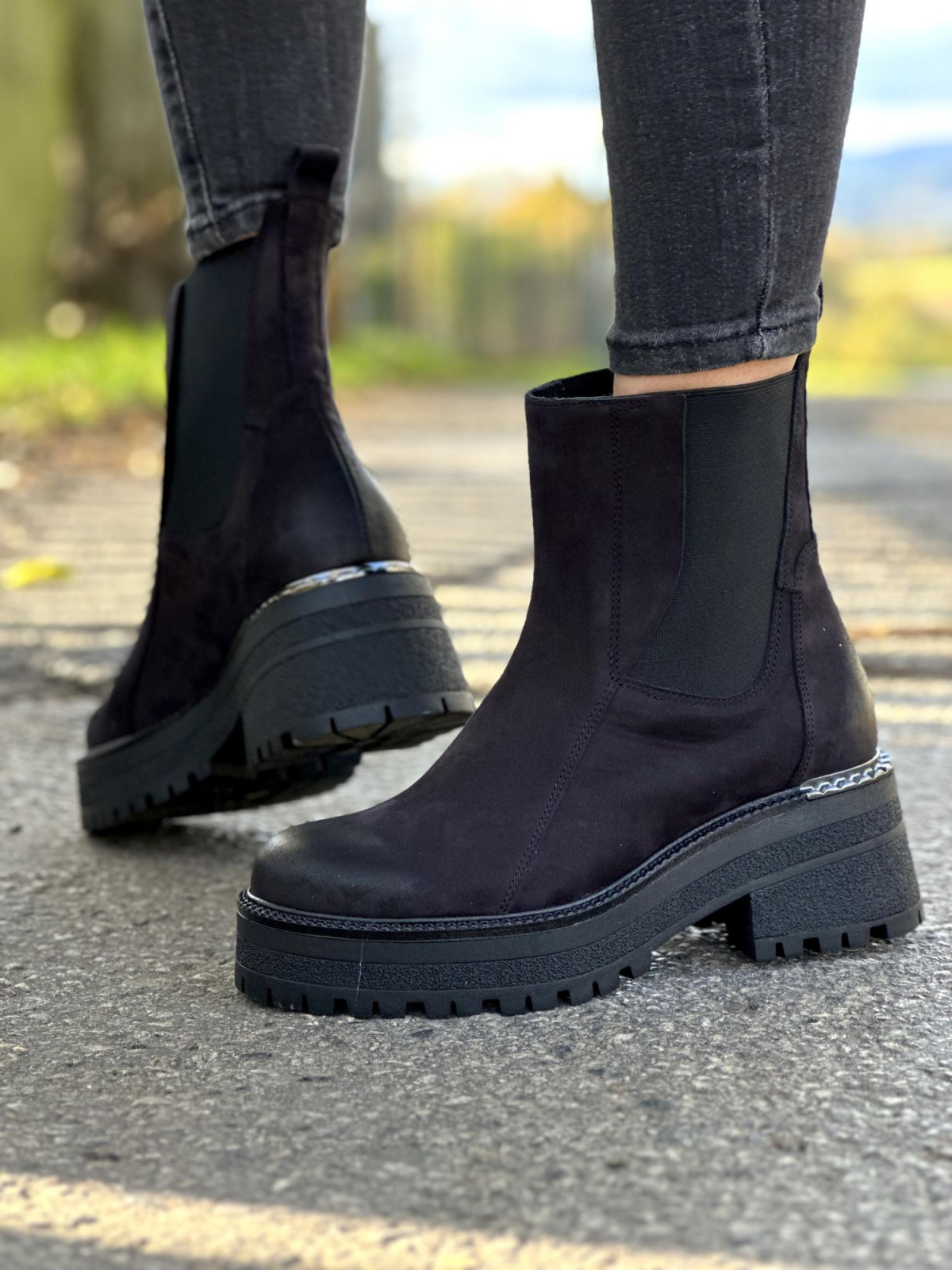 Czarne trapery damskie skórzane