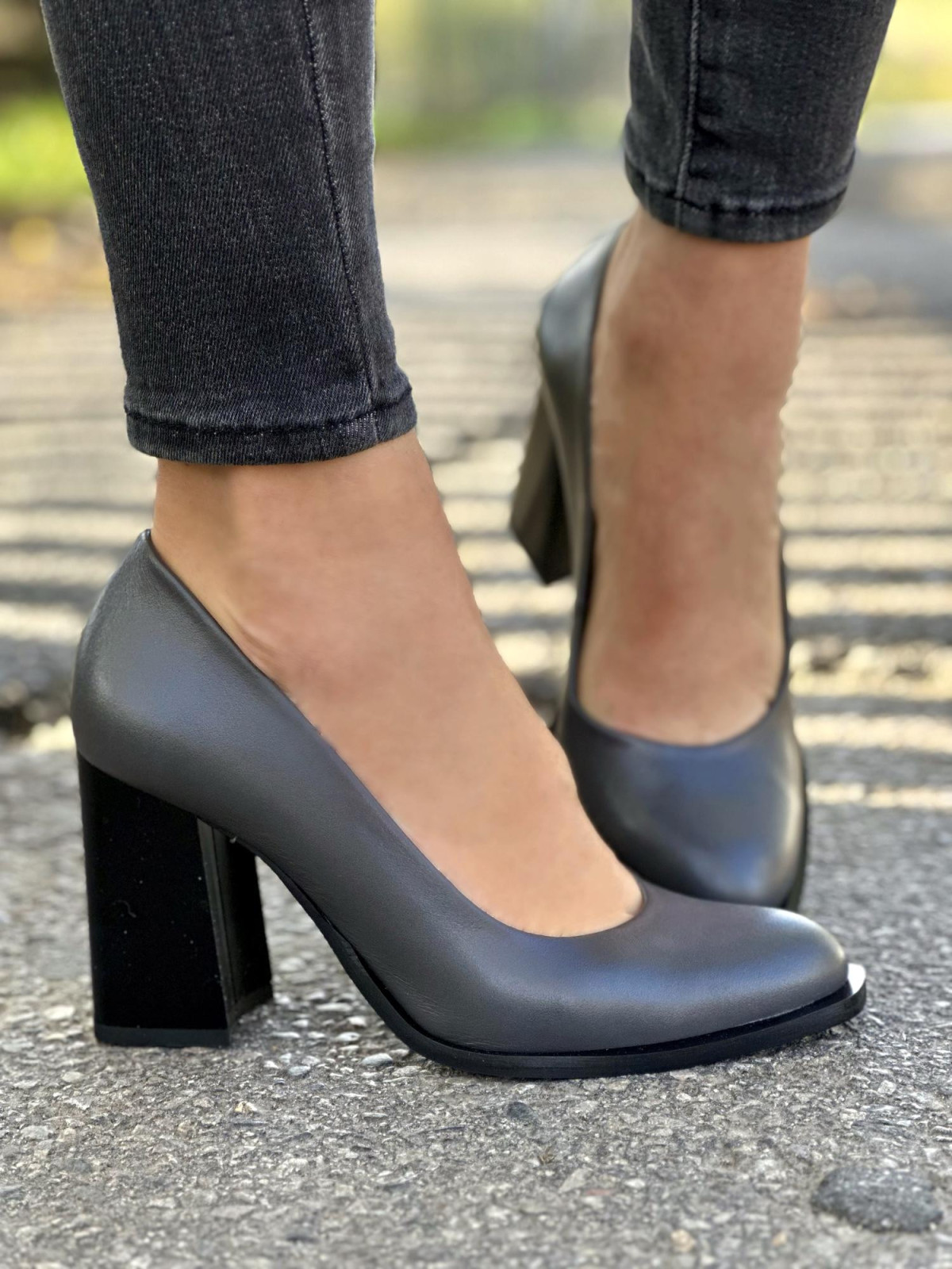 Grafitowe półbuty damskie skórzane