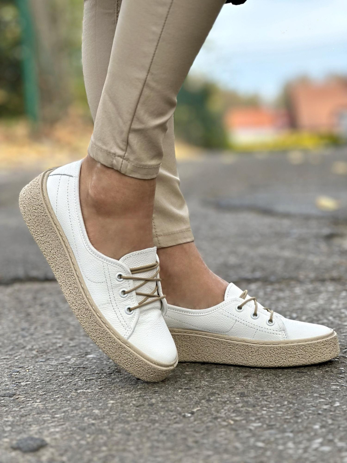 Białe trampki damskie skórzane