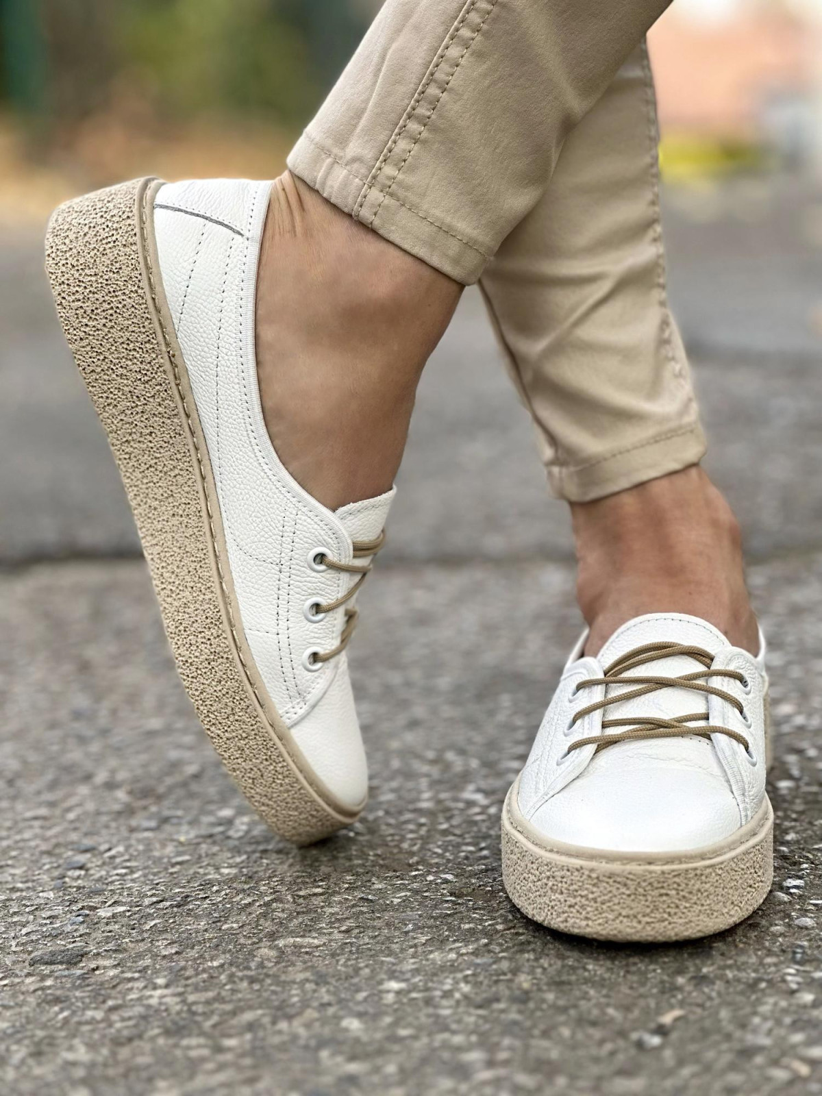 Białe trampki damskie skórzane