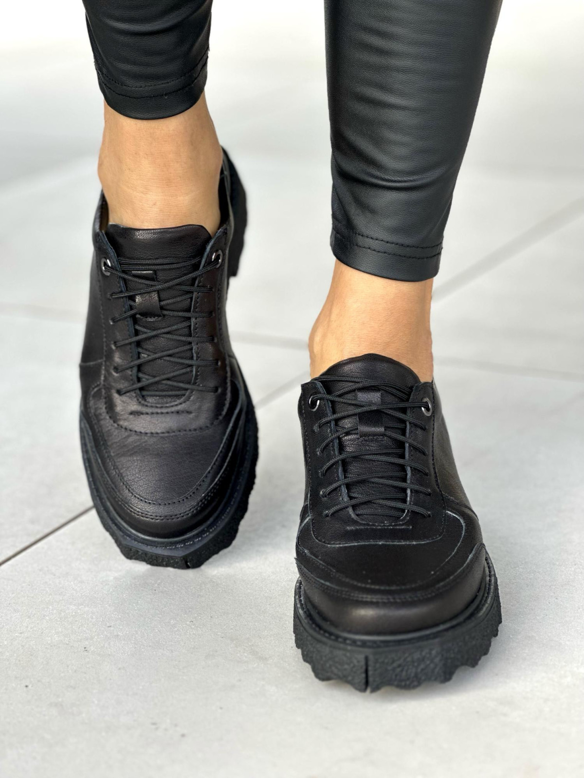 Czarne półbuty damskie skórzane