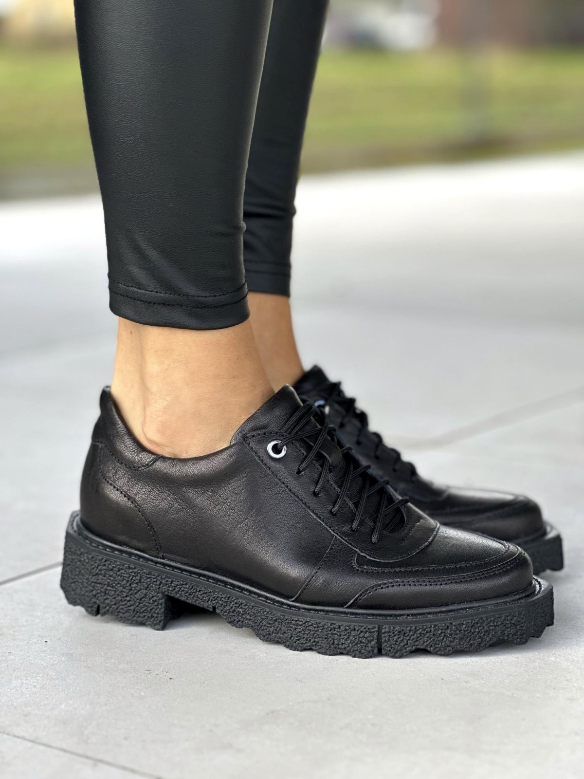 Czarne półbuty damskie skórzane