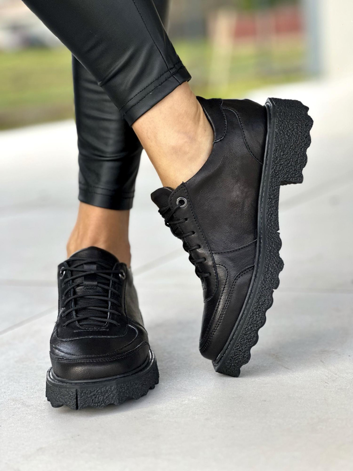 Czarne półbuty damskie skórzane