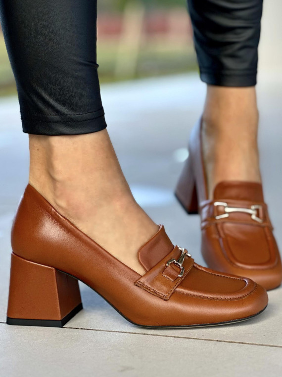 Rude półbuty damskie ze skóry naturalnej na średnim obcasie