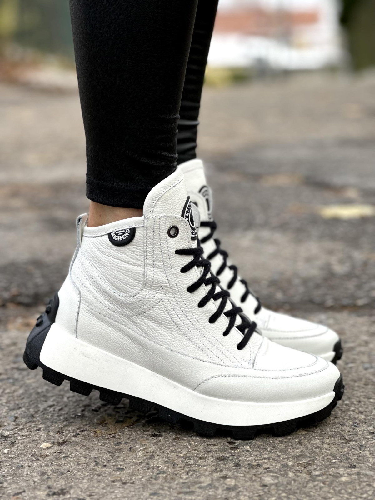 Białe sneakersy damskie skórzane