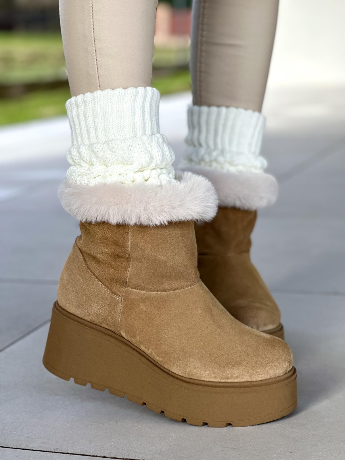 Beżowe śniegowce damskie skórzane