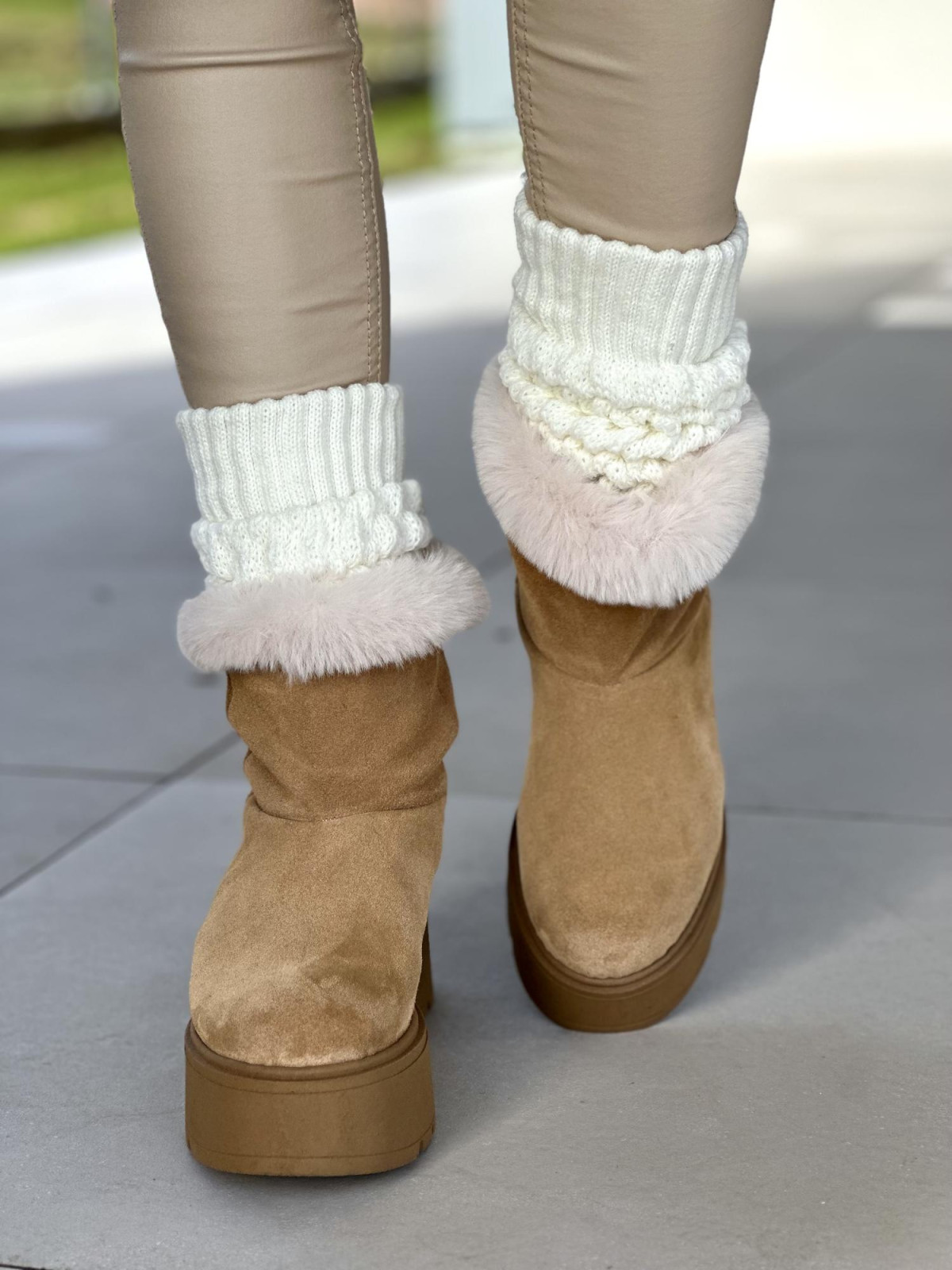 Beżowe śniegowce damskie skórzane