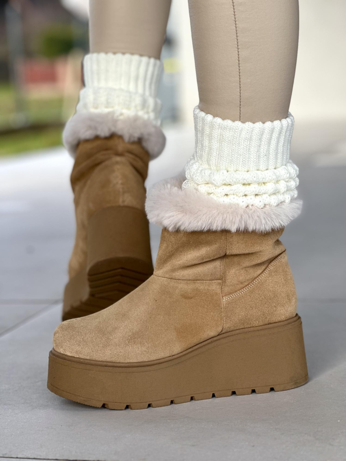 Beżowe śniegowce damskie skórzane