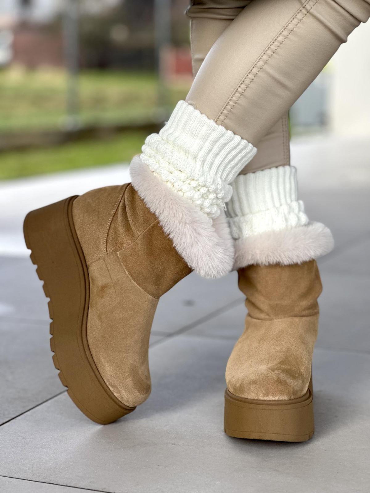 Beżowe śniegowce damskie skórzane