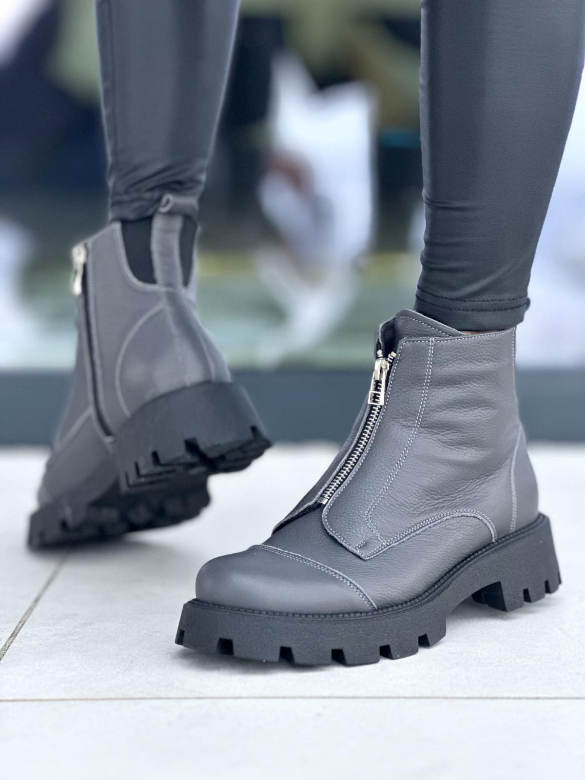 Szare trapery damskie skórzane