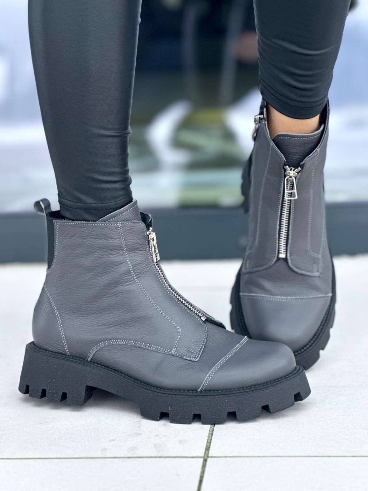 Szare trapery damskie skórzane