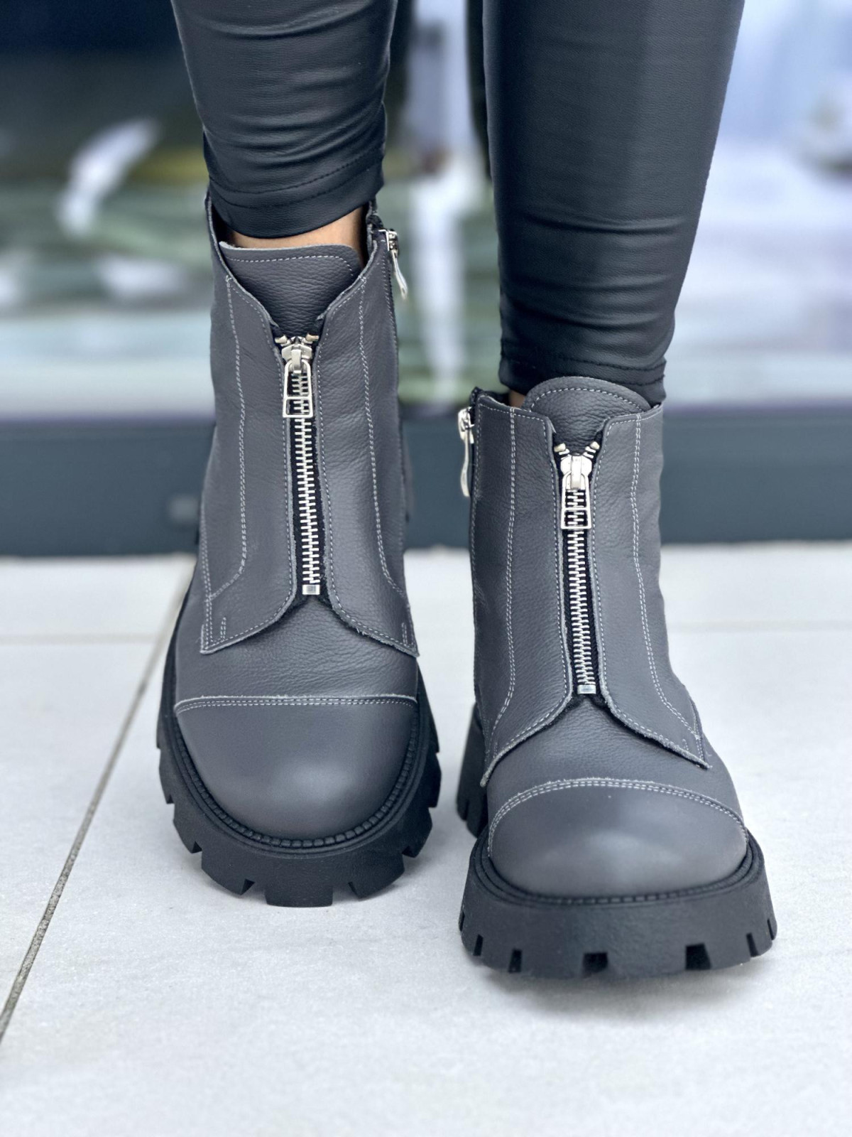 Szare trapery damskie skórzane