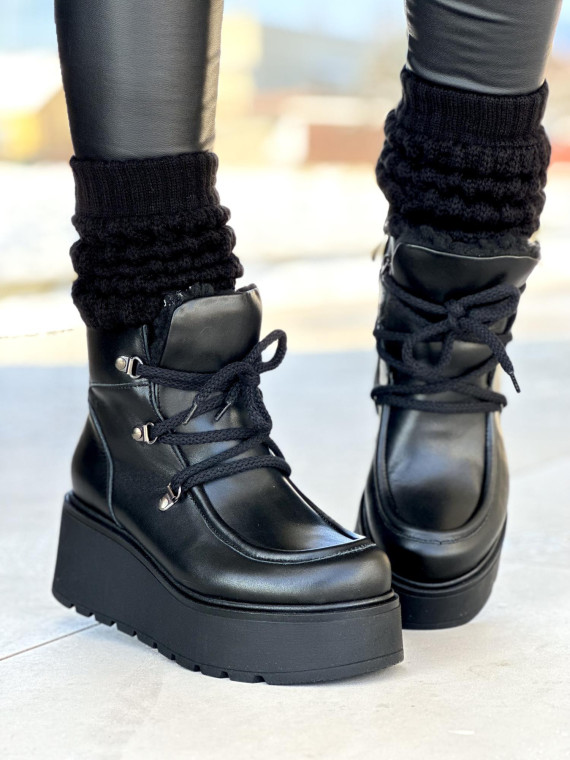 Czarne ocieplane futrem śniegowce damskie ze skóry naturalnej