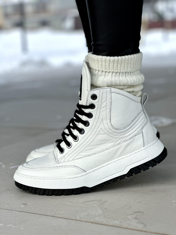 Białe lekko ocieplane sneakersy damskie ze skóry naturalnej