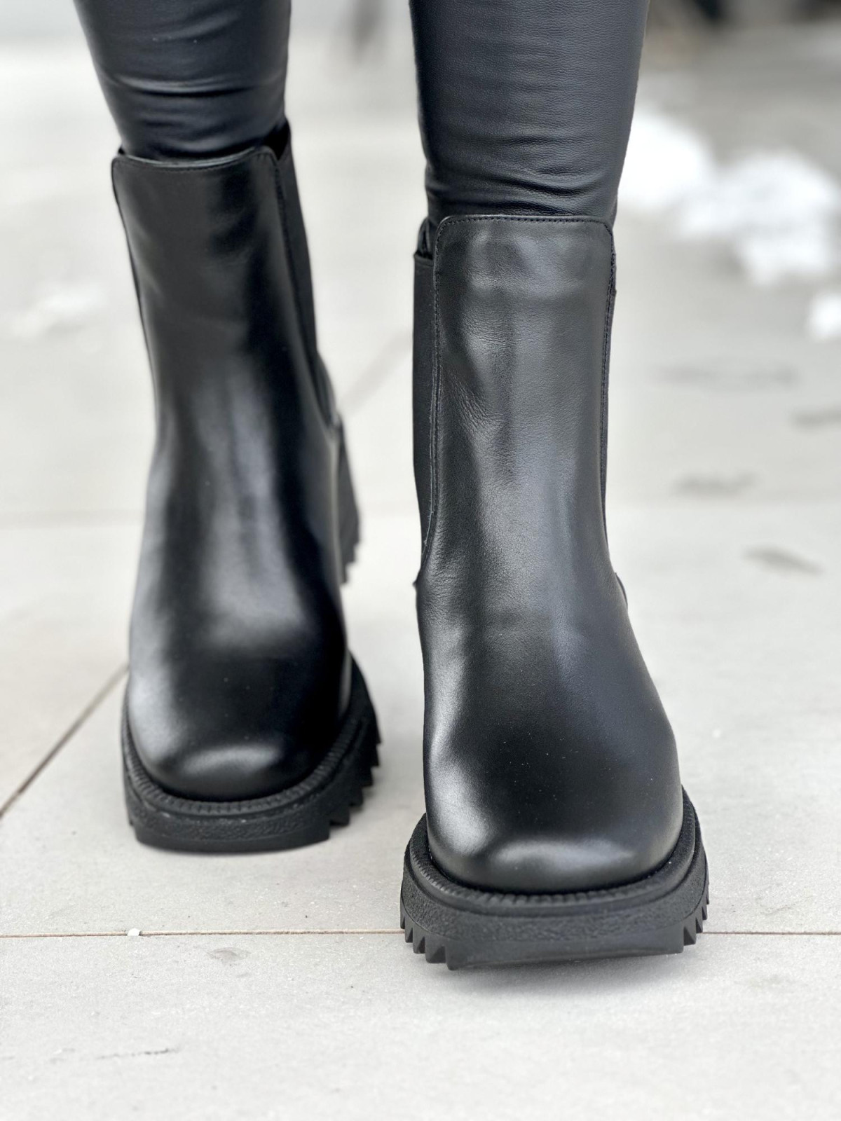 Czarne lekko ocieplane botki damskie ze skóry naturalnej