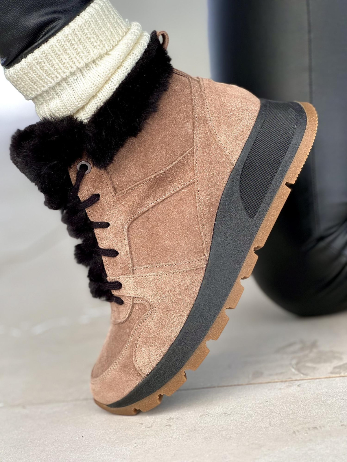 Brązowe ocieplane sneakersy damskie ze skóry naturalnej welurowej