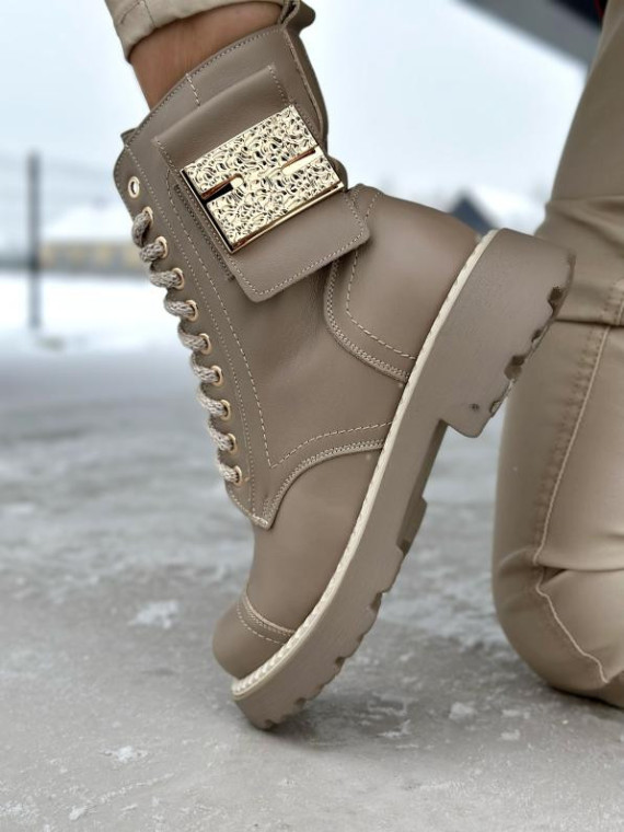 Beżowe ocieplane traperki damskie ze złotymi dodatkami damskie ze skóry naturalnej