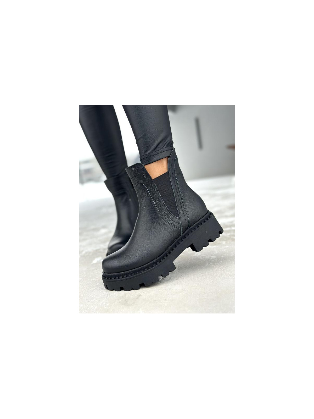 Czarne lekko ocieplane trapery botki damskie ze skóry naturalnej