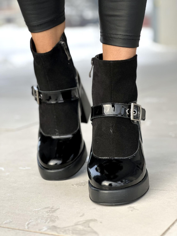 Czarne lakierowane ocieplane botki damskie ze skóry naturalnej na średnim obcasie