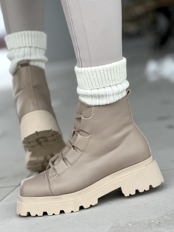 Beżowe lekko ocieplane traperki damskie ze skóry naturalnej