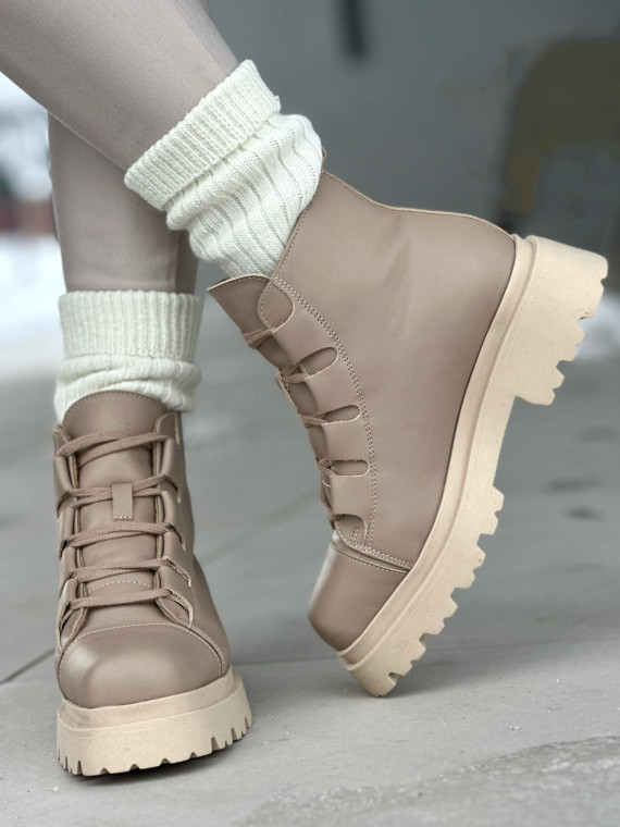 Beżowe lekko ocieplane traperki damskie ze skóry naturalnej