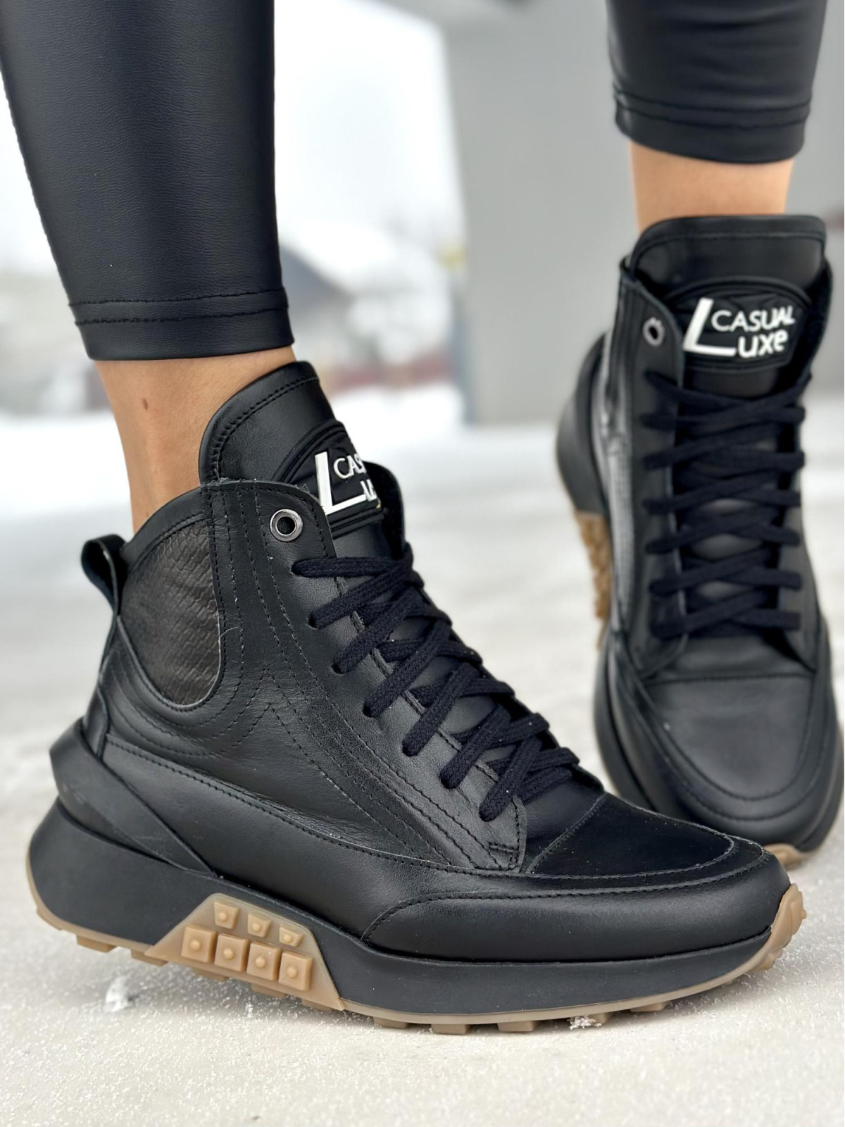 Czarne lekko ocieplane wysokie sneakersy damskie ze skóry naturalnej