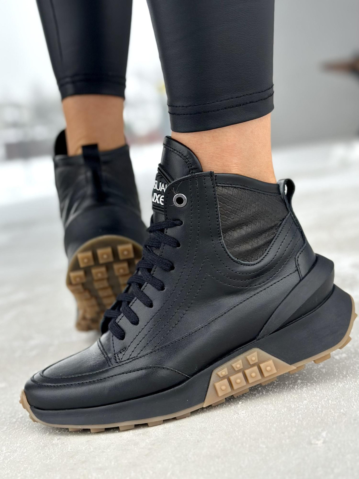 Czarne lekko ocieplane wysokie sneakersy damskie ze skóry naturalnej