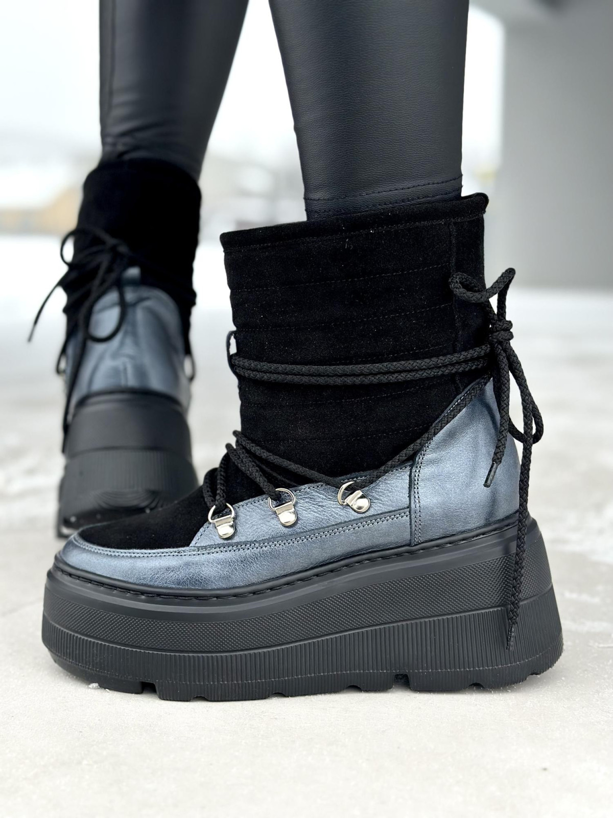 Czarne ocieplane futrem śniegowce damskie ze skóry naturalnej welurowej z grubą lekką podeszwą