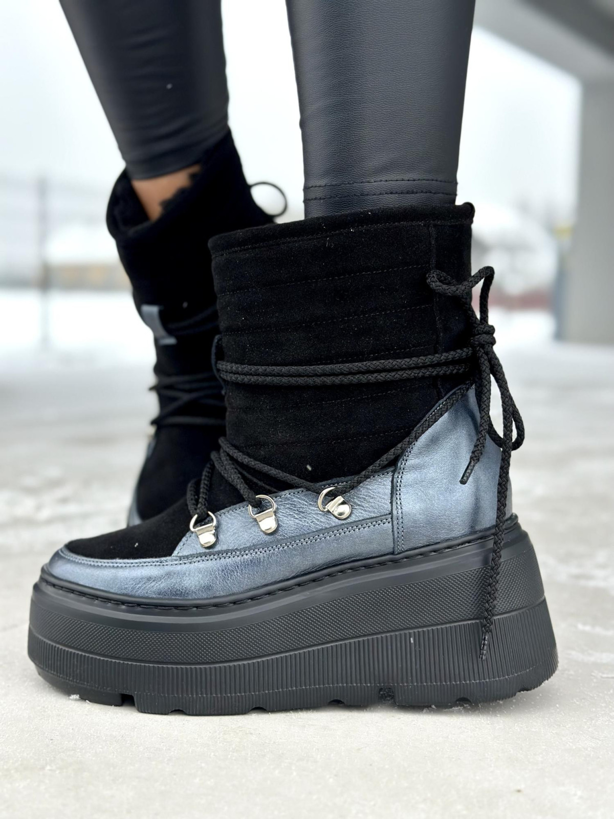 Czarne ocieplane futrem śniegowce damskie ze skóry naturalnej welurowej z grubą lekką podeszwą