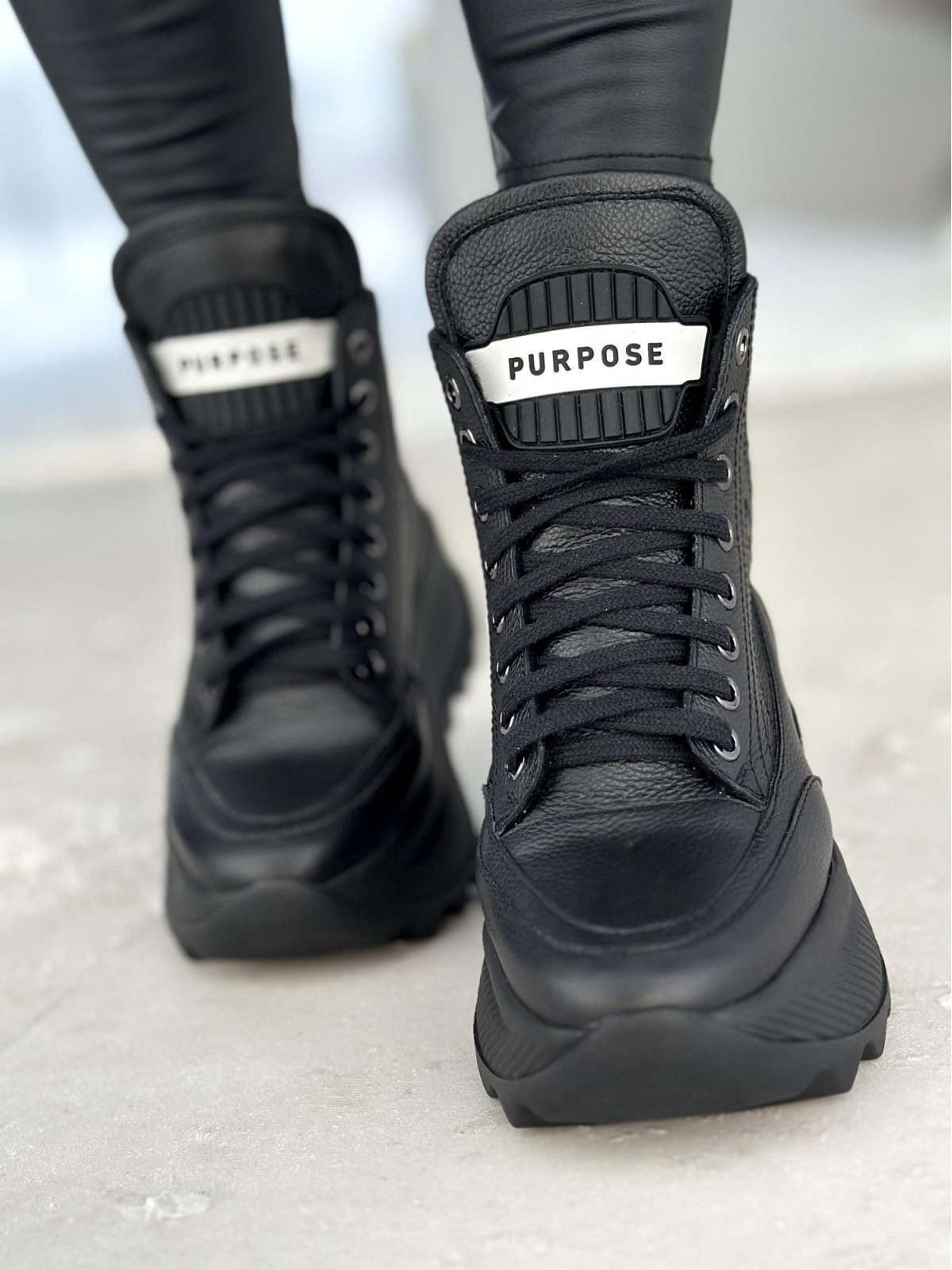 Czarne ocieplane sneakersy damskie ze skóry naturalnej