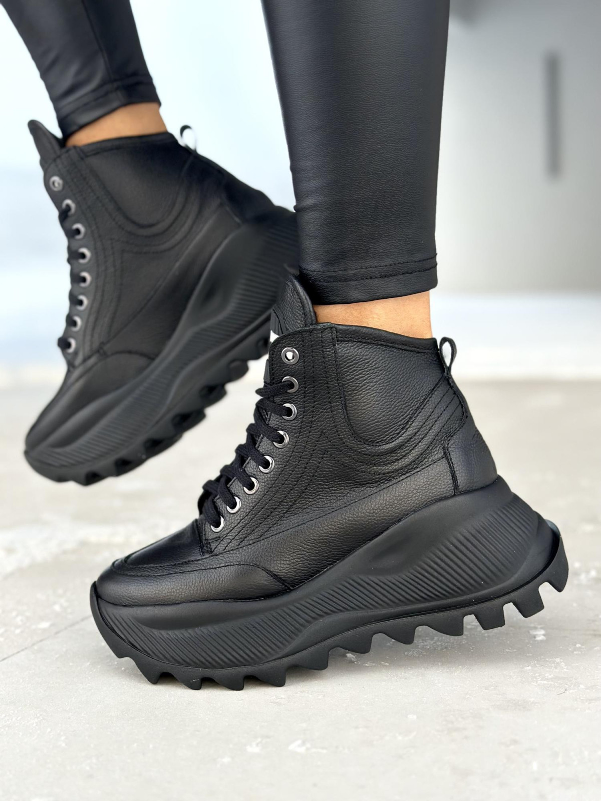 Czarne ocieplane sneakersy damskie ze skóry naturalnej