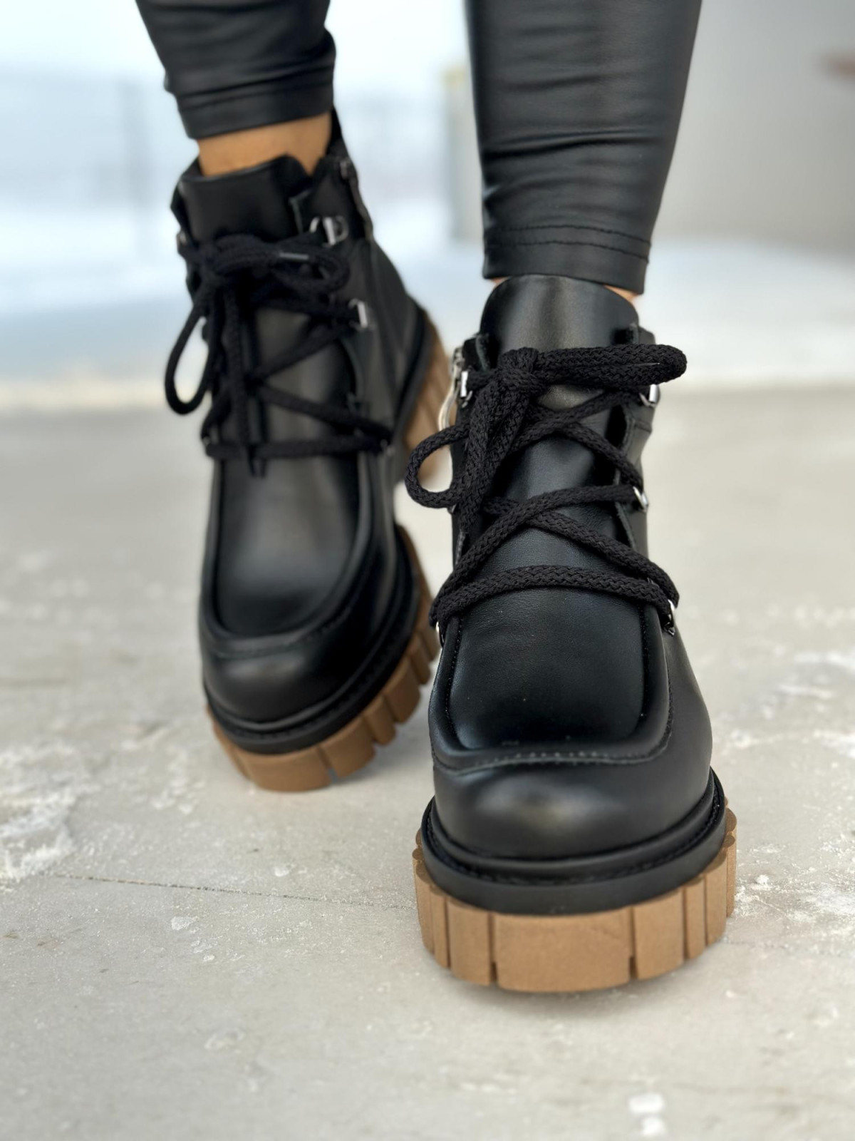 Czarne ocieplane śniegowce damskie ze skóry naturalnej