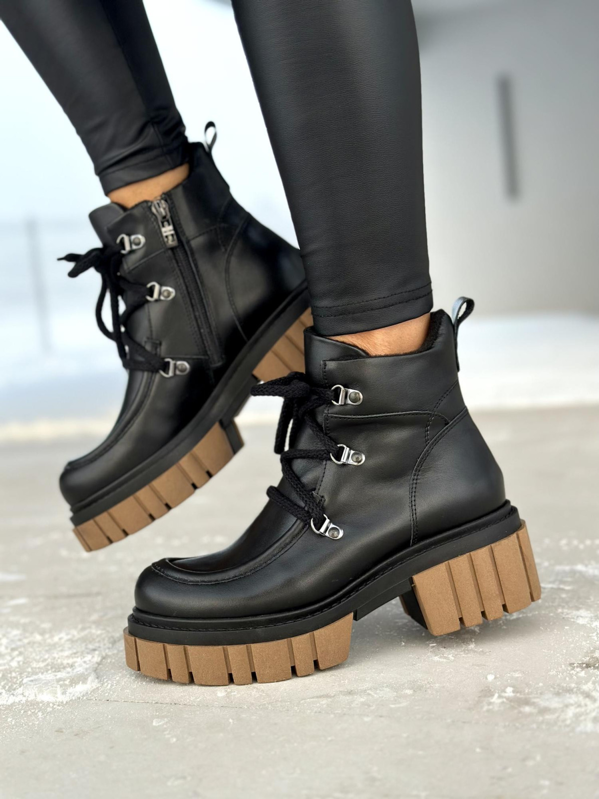 Czarne ocieplane śniegowce damskie ze skóry naturalnej