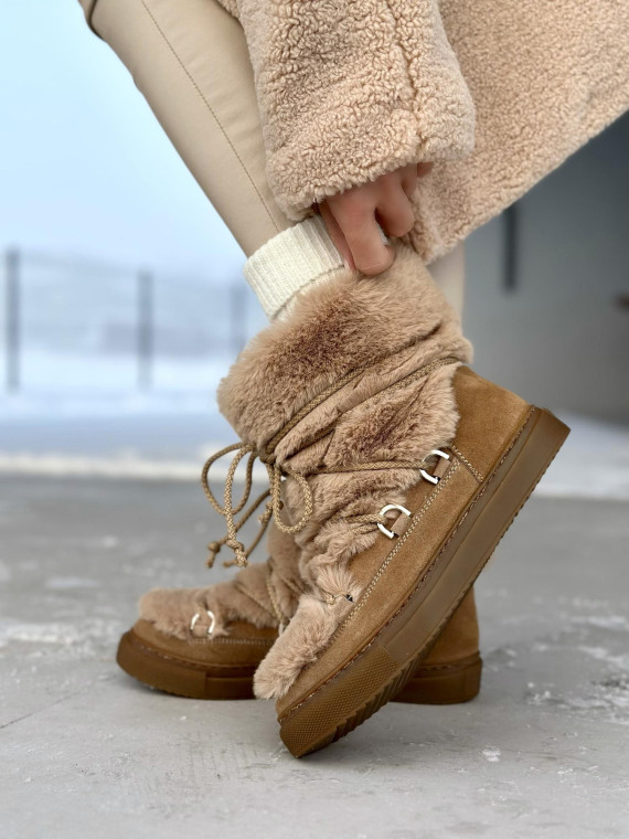 Beżowe ocieplane futrem śniegowce damskie ze skóry naturalnej welurowej