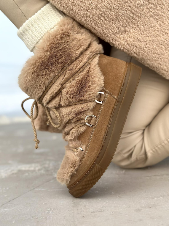 Beżowe ocieplane futrem śniegowce damskie ze skóry naturalnej welurowej