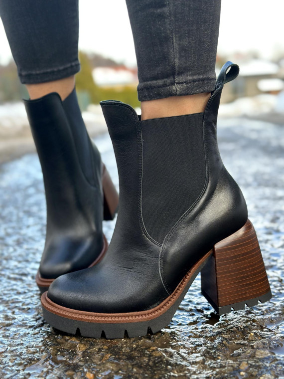 Czarne botki damskie ze skóry naturalnej na średnim obcasie