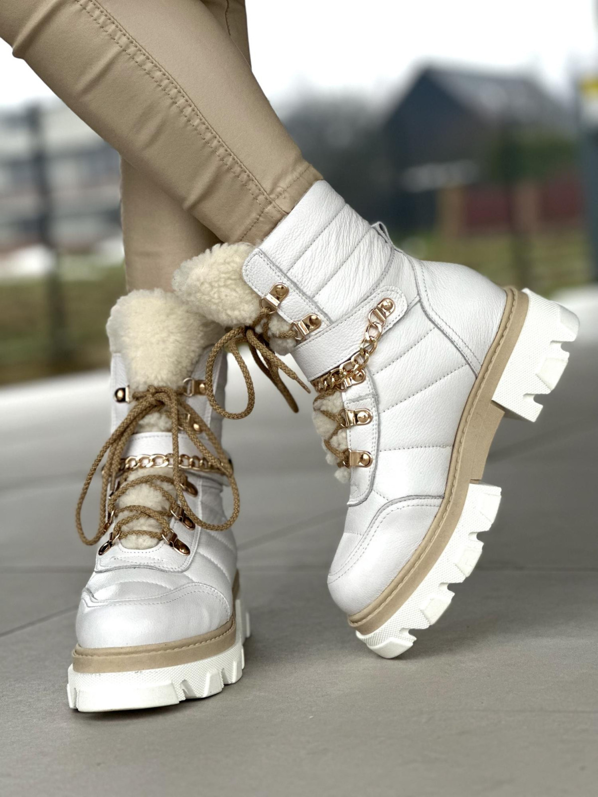 Białe bardzo ciepłe śniegowce damskie ze skóry naturalnej