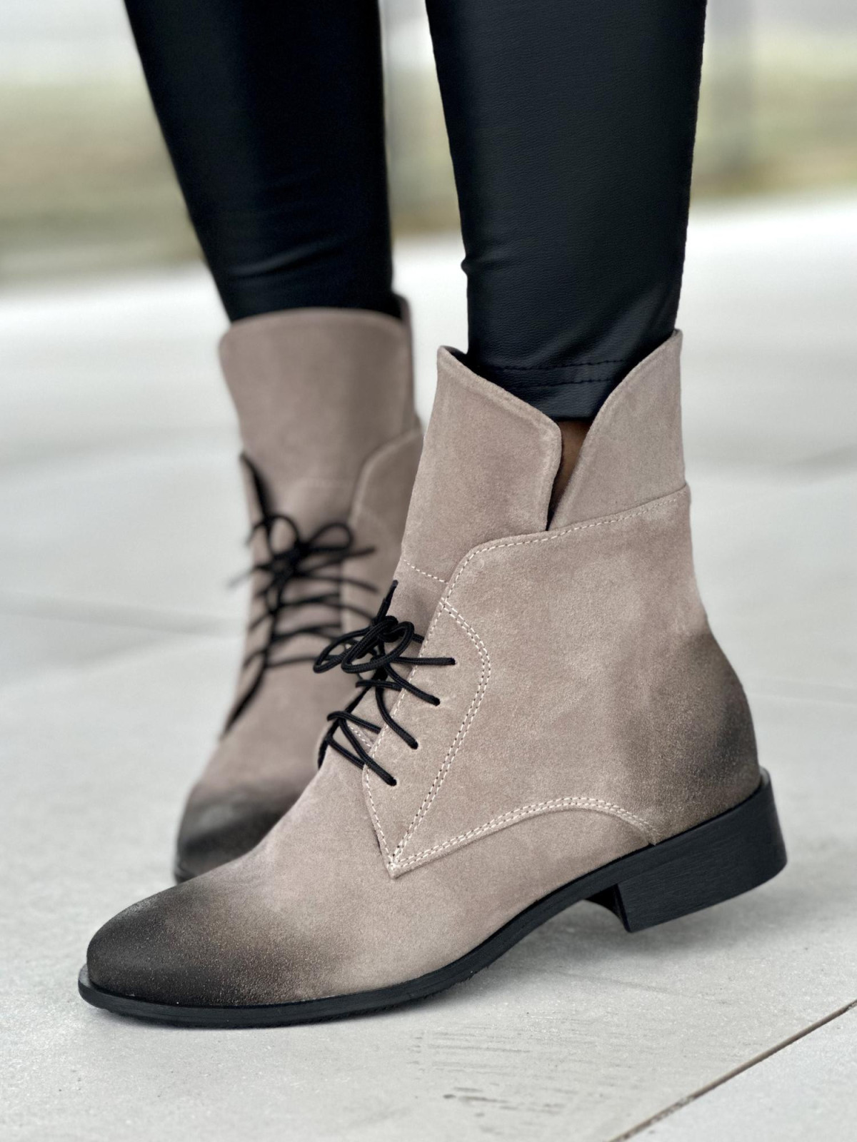 Szare ciepłe botki damskie ze skóry naturalnej welurowej