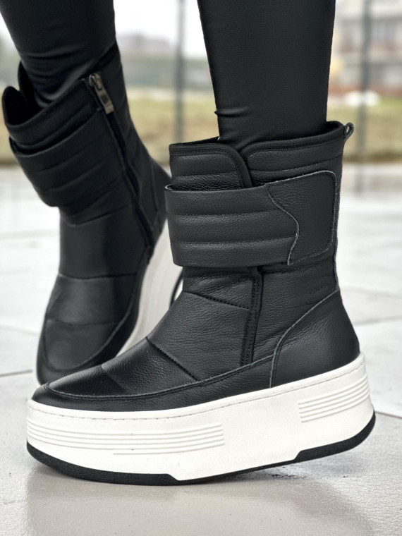 Ciepłe czarne na grubej lekkiej podeszwie śniegowce damskie ze skóry naturalnej