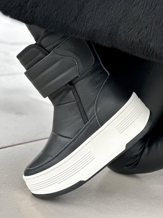 Ciepłe czarne na grubej lekkiej podeszwie śniegowce damskie ze skóry naturalnej