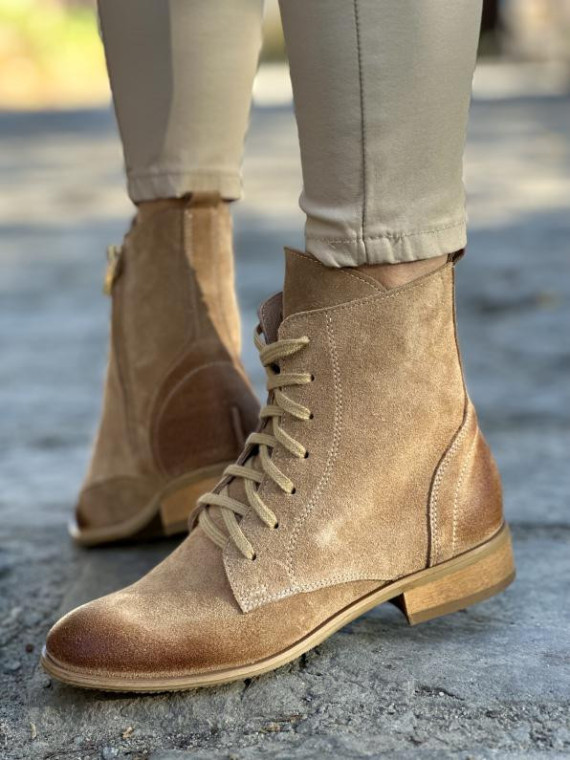 Beżowe ocieplane botki damskie ze skóry naturalnej welurowej