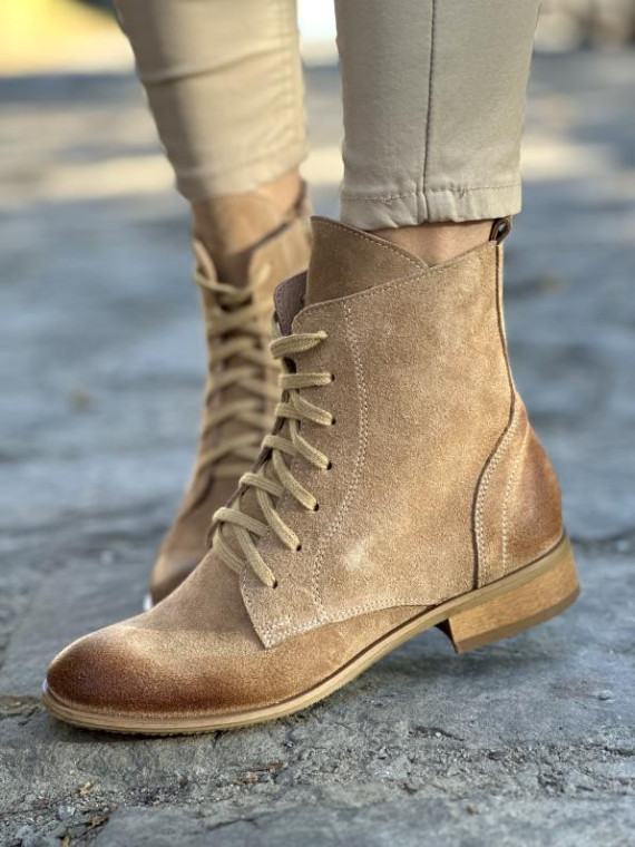 Beżowe ocieplane botki damskie ze skóry naturalnej welurowej