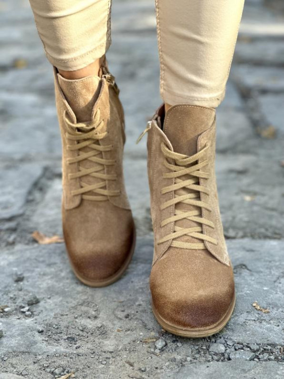 Beżowe ocieplane botki damskie ze skóry naturalnej welurowej