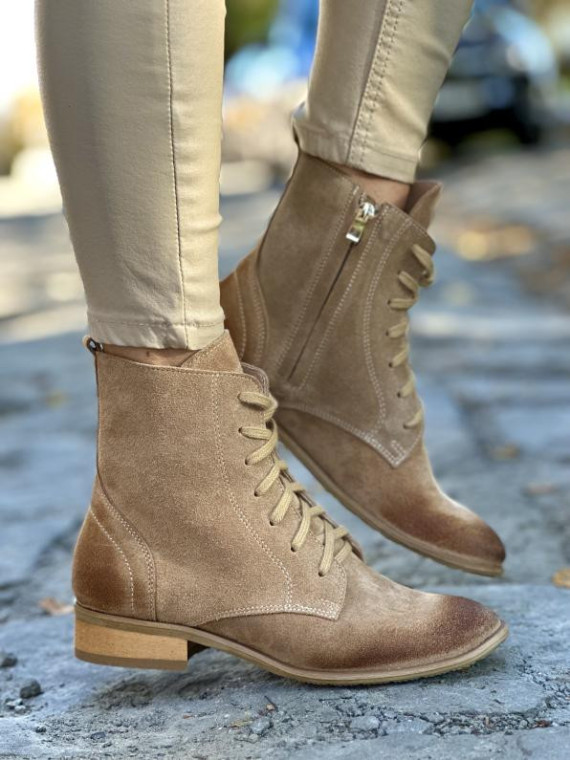 Beżowe ocieplane botki damskie ze skóry naturalnej welurowej