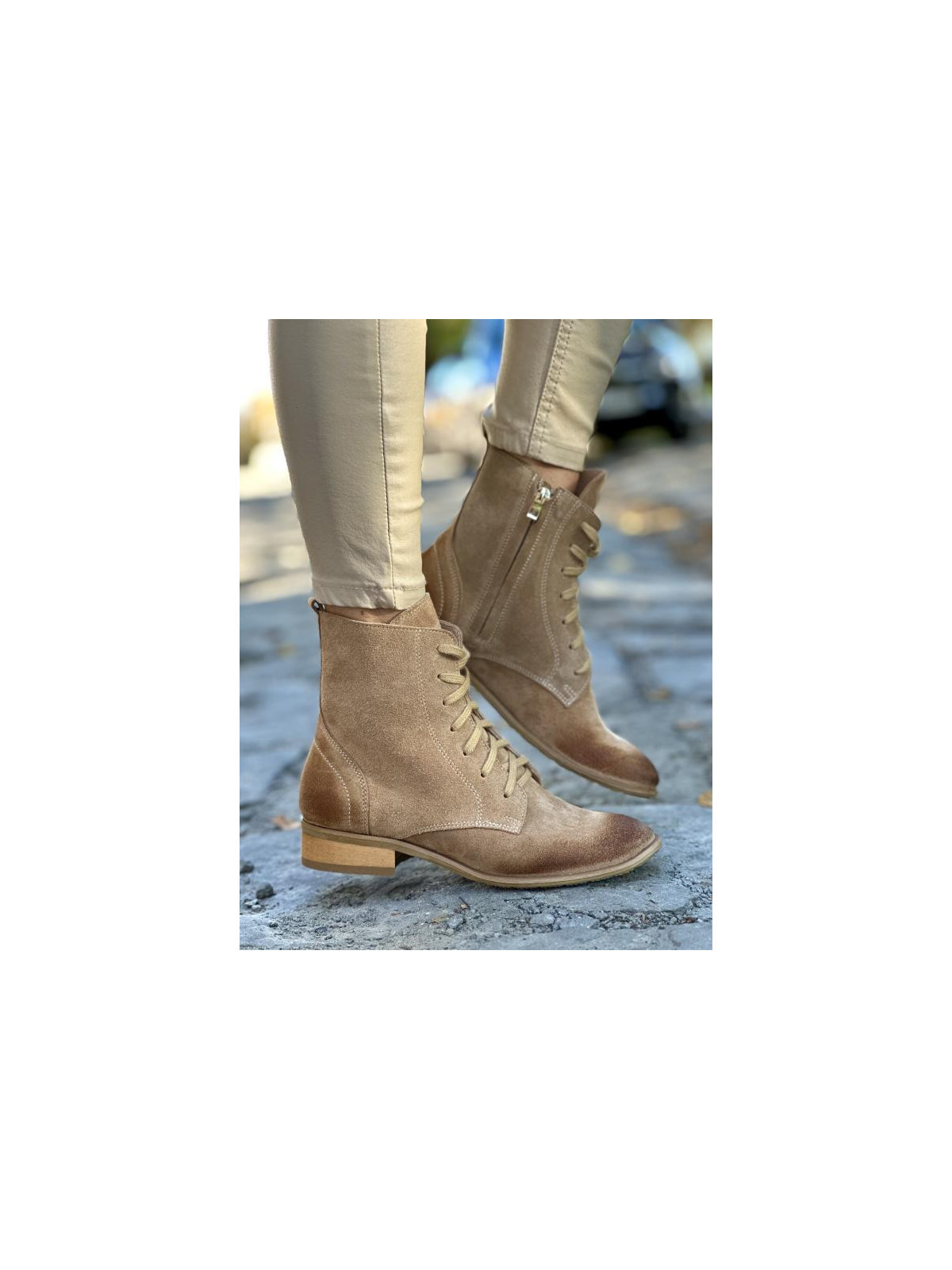 Beżowe ocieplane botki damskie ze skóry naturalnej welurowej